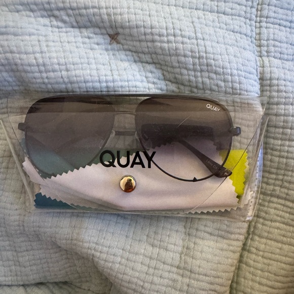 Quay Australia Black Gradient Sunglasses - High Key Mini 126 - Picture 1 of 3